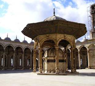 Innenhof mit Brunnen