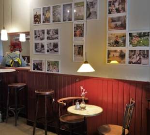 In den Gasträumen des Café Kittel