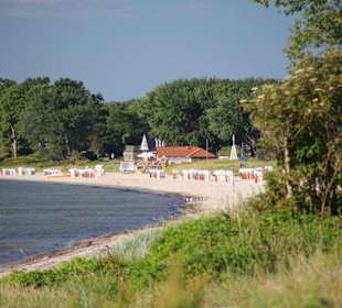 Blick auf den Sandstrand Drei