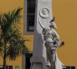 Kommt ein Vogel geflogen