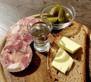 Brot mit Hausmachersülze