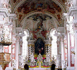 Blick in den Chorraum