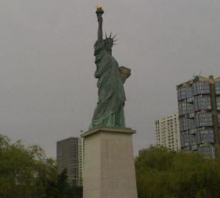 Pohled na sochu ze Seiny