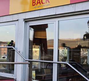 Müllerbäck direkt an der Brücke