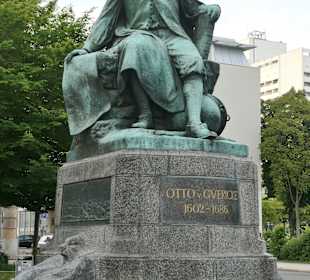 Das Denkmal Otto von Guericke Bei der Hauptwache