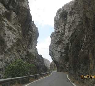 Die Strasse in die Schlucht