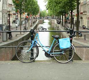 Rower nad kanałem, Amsterdam