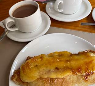 Torrija und heiße Schokolade