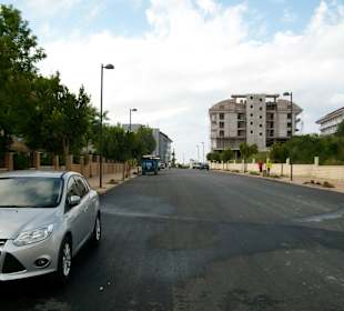 Neu geteerte Strasse Richtung Promenade