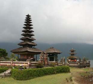 Tempel am Bratan See