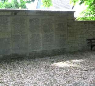 Gefallenendenkmal am Friedhof Holzhausen