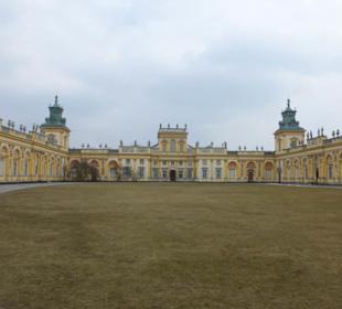 Schloss Wilanow: Blick vom Schlosshof zum Palast