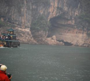 Eindrucksvolle Bootstour auf dem Daning-Fluss!
