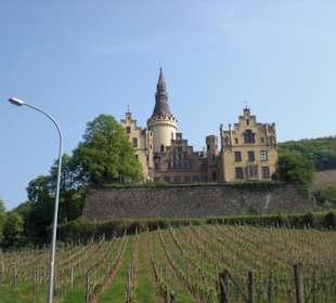 Schloss oberhalb der Pension Haus Melanie