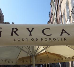 Schöne Eisdiele und Café im Stadtzentrum