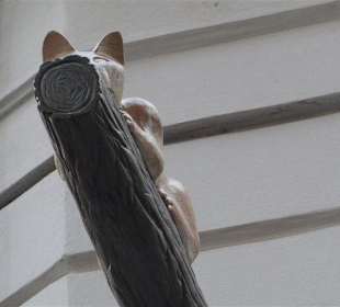 Hinweisschild zum Cafe Neko