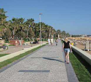 Die neue, kilometerlange Promenade nach Side