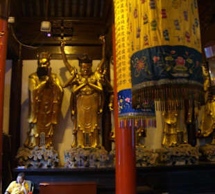 eine Figur imTempel