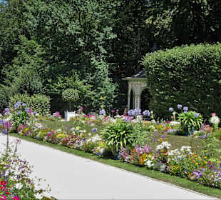 Garten vor dem Alten Schloss der Eremitage