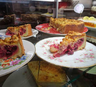 Kuchenauswahl im Café Zuckerstück