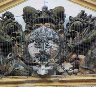 Haupthaus die Wappen