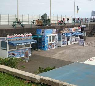 Verkaufsstände im Hafen von Funchal
