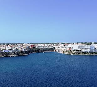 Bei der Einfahrt in den Hafen von Mahon