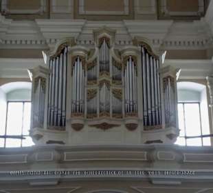 Blick hinauf zur Orgel