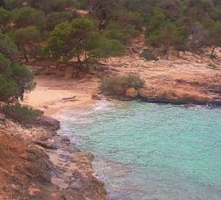 Kleine Bucht mit Sandstrand