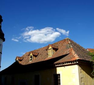 Das Nebengebäude am Eingang