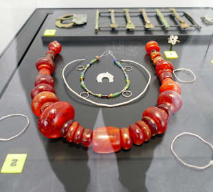 Herrlicher röm. Bernsteinschmuck