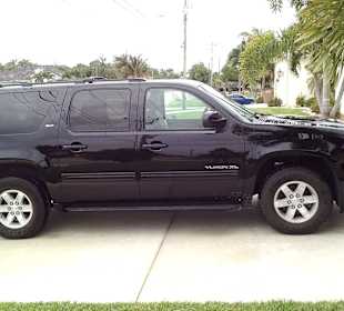 GMC Surburban SUV für 8 Personen