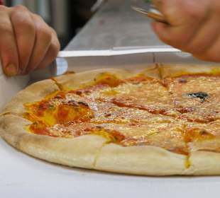 Knusprige Köstlichkeit aus unserem Pizz Pub