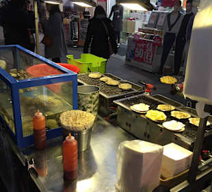 Myeongdong (Shopping- & Foodmeile)