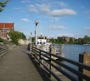 Hafenpromenade / Uferpromenade Leer