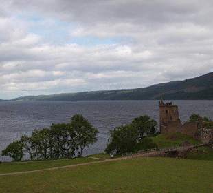 Loch Ness mit Urquhart Castle