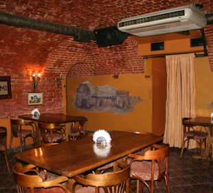 Gemütliches Kellergewölbe