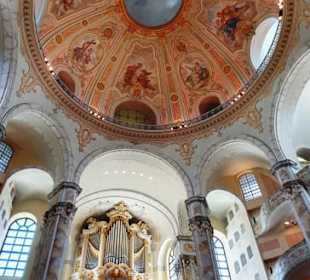 Altar mit Deckenkuppel 