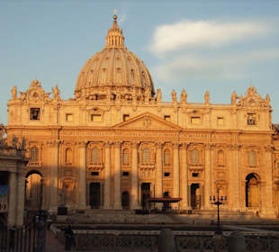 Der Petersplatz bei Sonnenaufgang