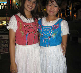 Symphatische Bedienung - Deutsche Kneipe in Patong