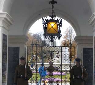 Ehrenwache am Grab des unbekannten Soldaten