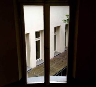 Richtige alte hohe Fenster