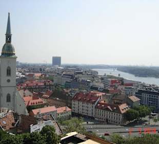 Widok z zamku na miasto i Dunaj