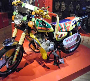 Chin. Motorrad, von Afrikaner gestylt