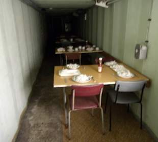 Gegessen werden musste auch