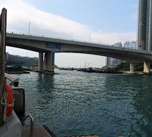 Most łączący obie części "miasteczka"