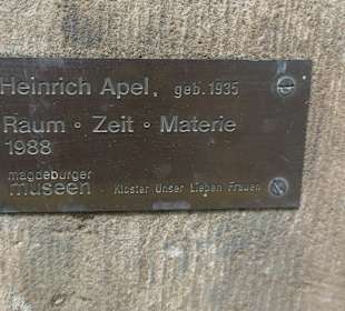 Figurengruppe Universum Raum, Zeit, Materie
