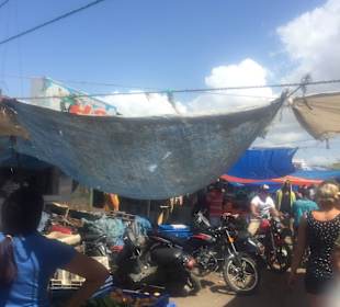 Land und Leute Tour mit Andys Ausflüge - Wochenmark