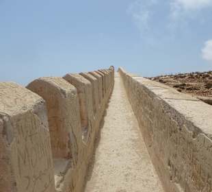 Eine intakte Mauer, die einzige