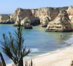 Steilküste und Strand Praia de Marinha